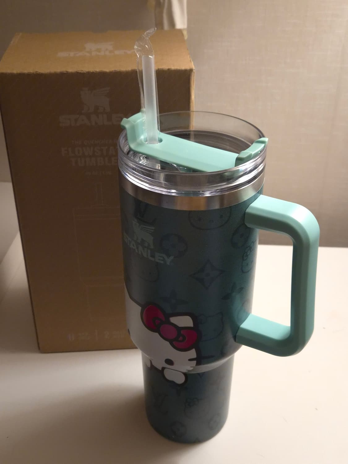 LV x Stanley Hello Kitty 40oz Tumbler 🍓 상품이미지1