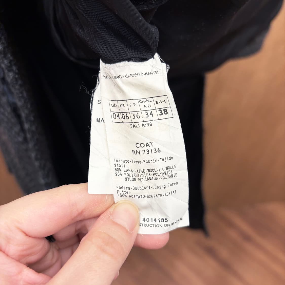 막스앤코 롱 헤링본 코트 노치드 라펠 벨벳 배색 디테일 차콜 상품이미지8