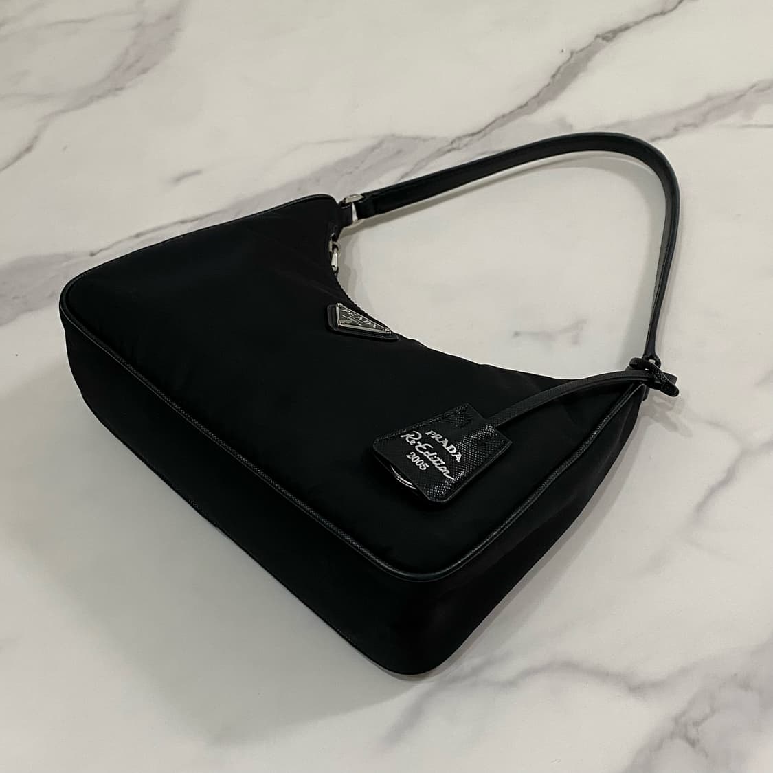 프라다 리에디션 2000 리나일론 숄더백 블랙 1NE515 상품이미지2