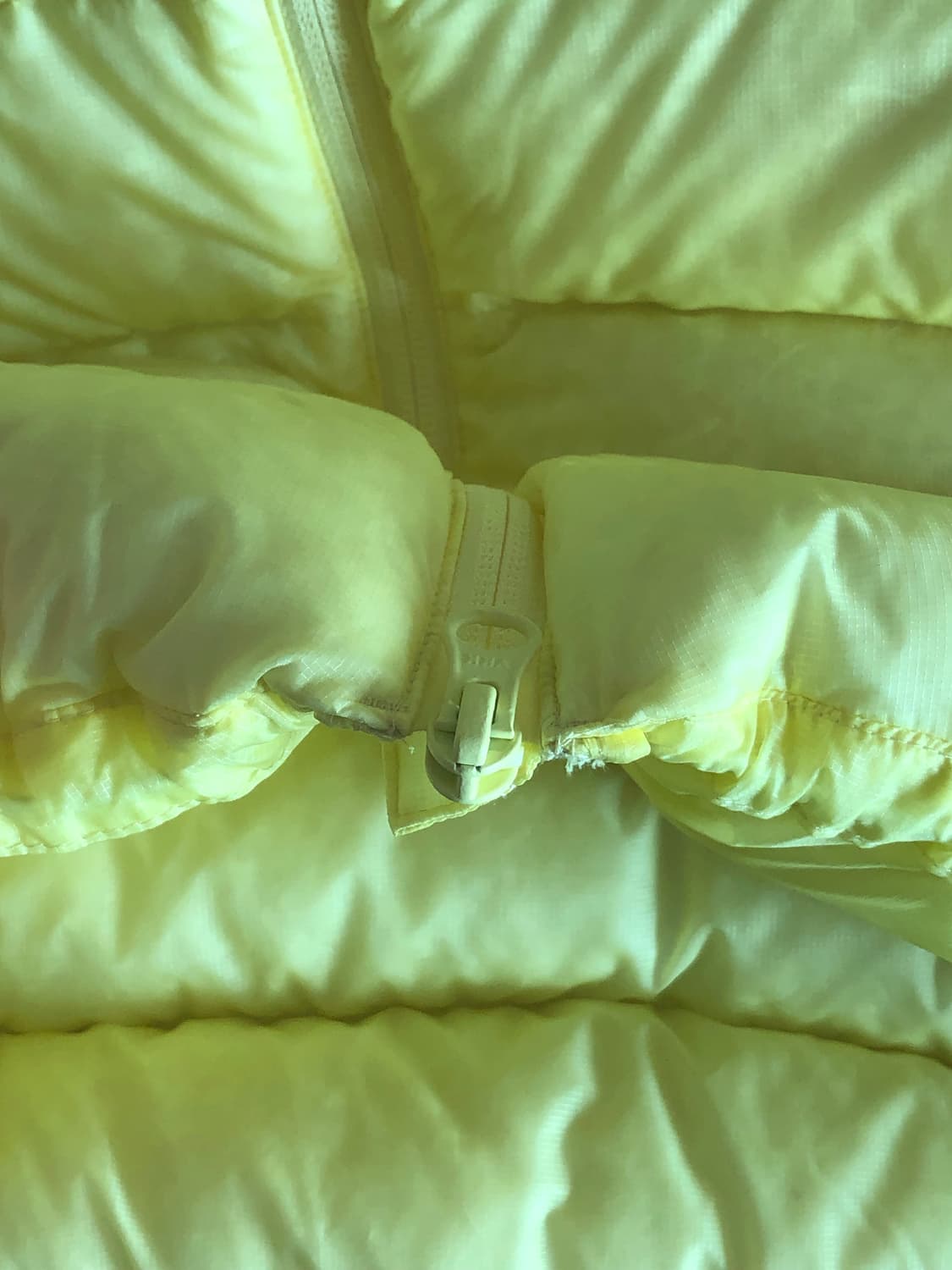 썬러브 후드 플라이 라이트 다운 자켓 옐로우 경량패딩 상품이미지4