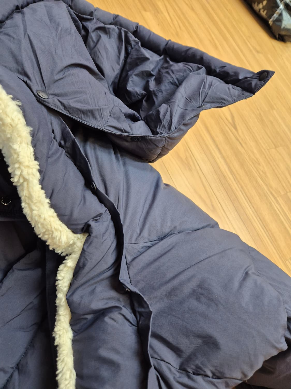 헤지스 키즈 남아용 패딩 점퍼 165 사이즈입니다. 짙은 네이비 색상이라 상품이미지7