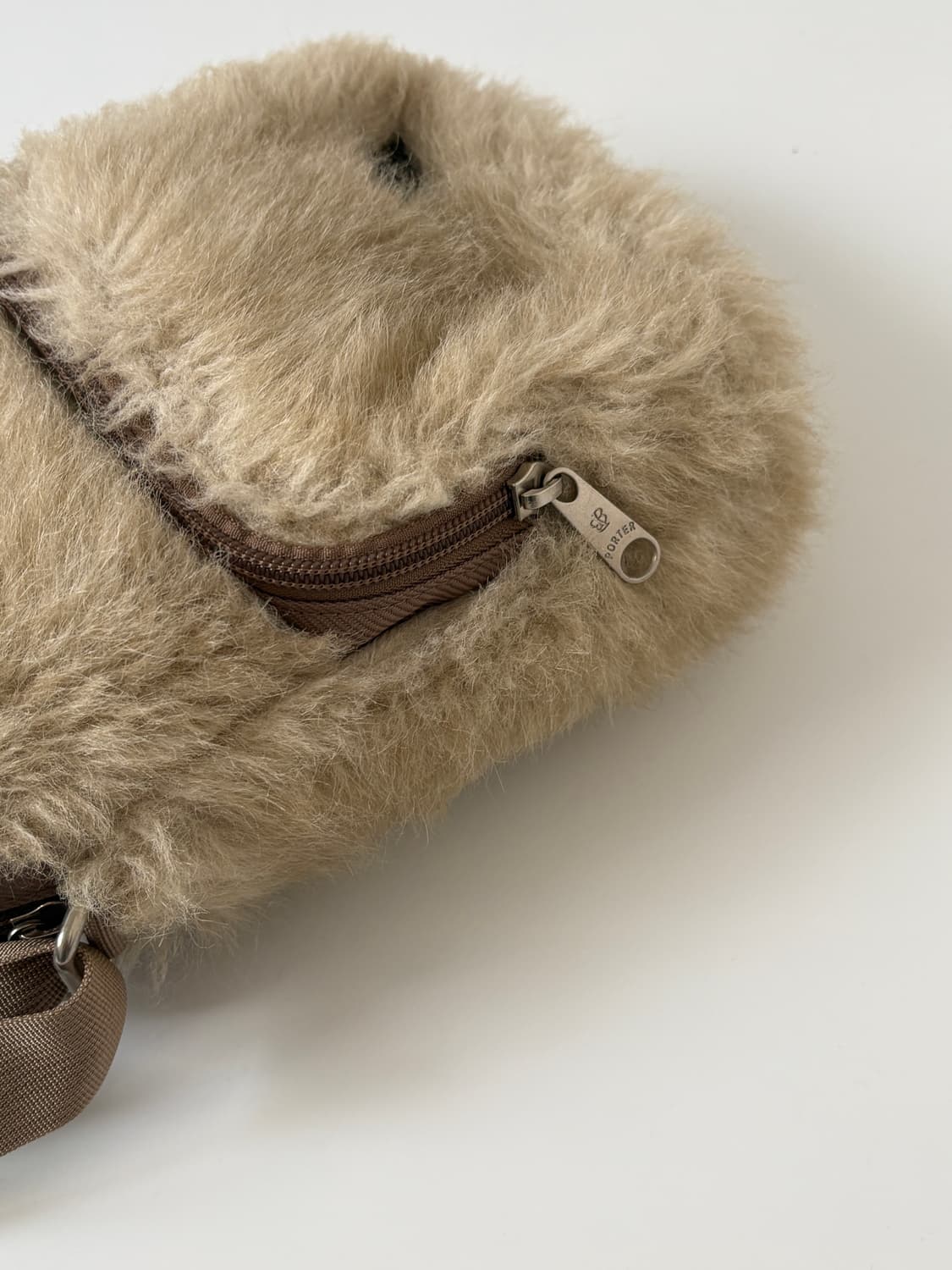 x BEAMS - Fur Shoulder Bag (Beige) 상품이미지4