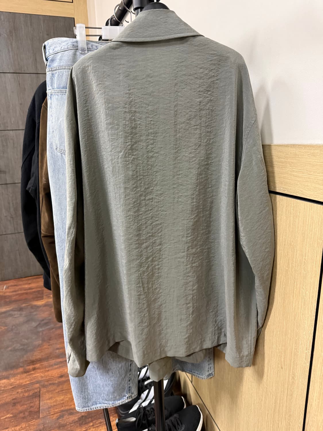 [46]르메르 24ss 드라이실크 4포켓 오버셔츠자켓 애쉬그레이 상품이미지8