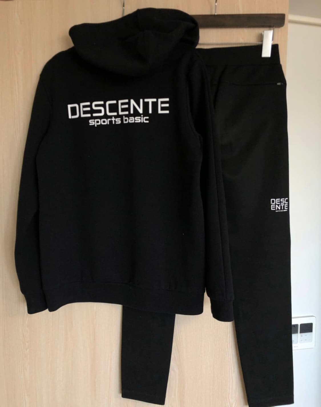 데상트 트레이닝세트 상품이미지1