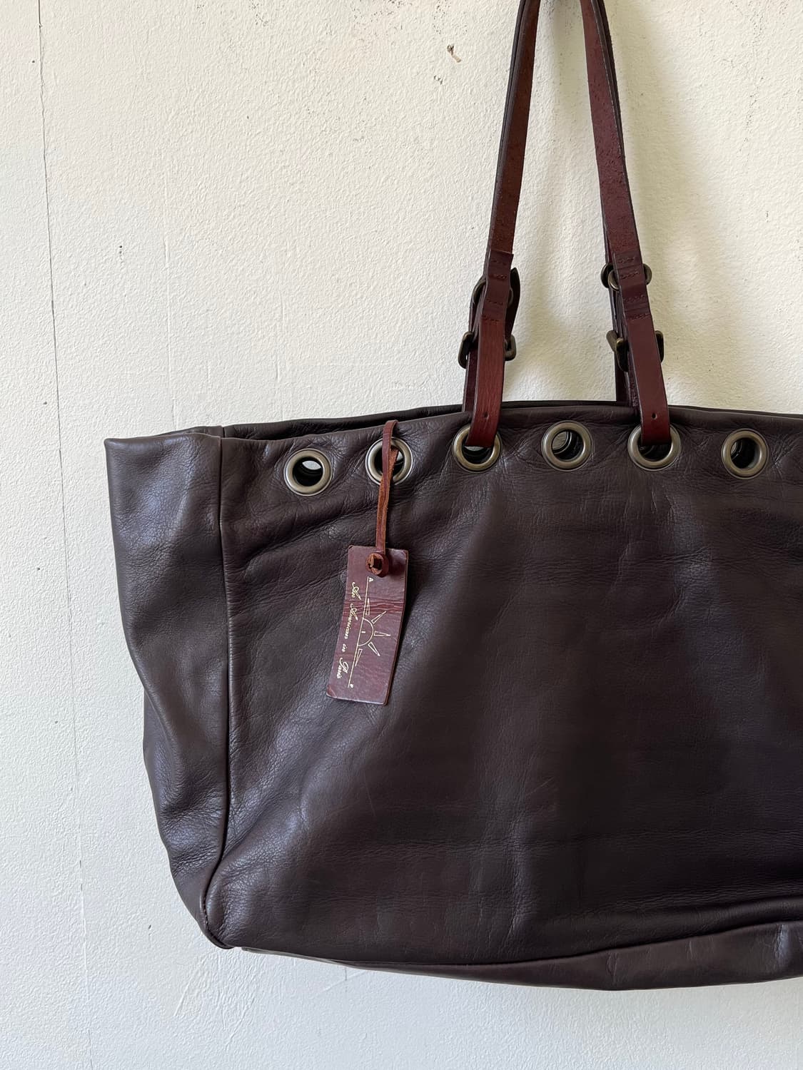 A.I.P Eyelet Leather Tote Bag 상품이미지2