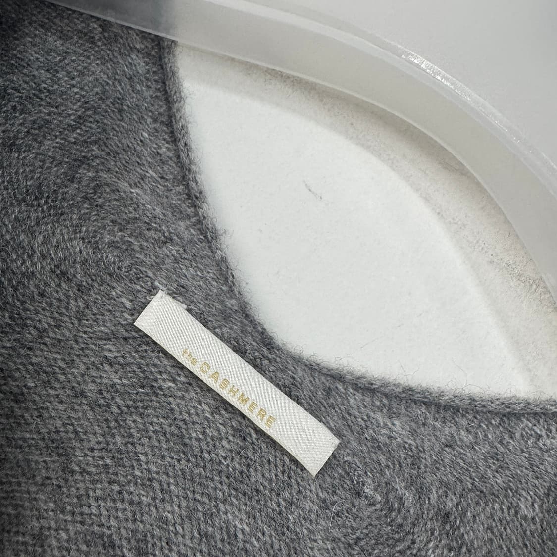 더캐시미어 23 셔링 포인트 캐시미어 니트 탑 상품이미지2