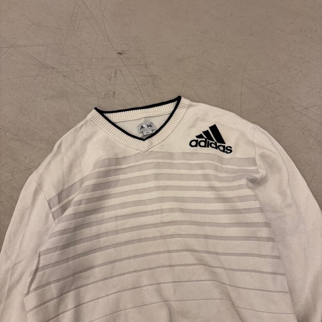 아디다스 스몰로고 스트라이프 브이넥 니트 상품이미지2