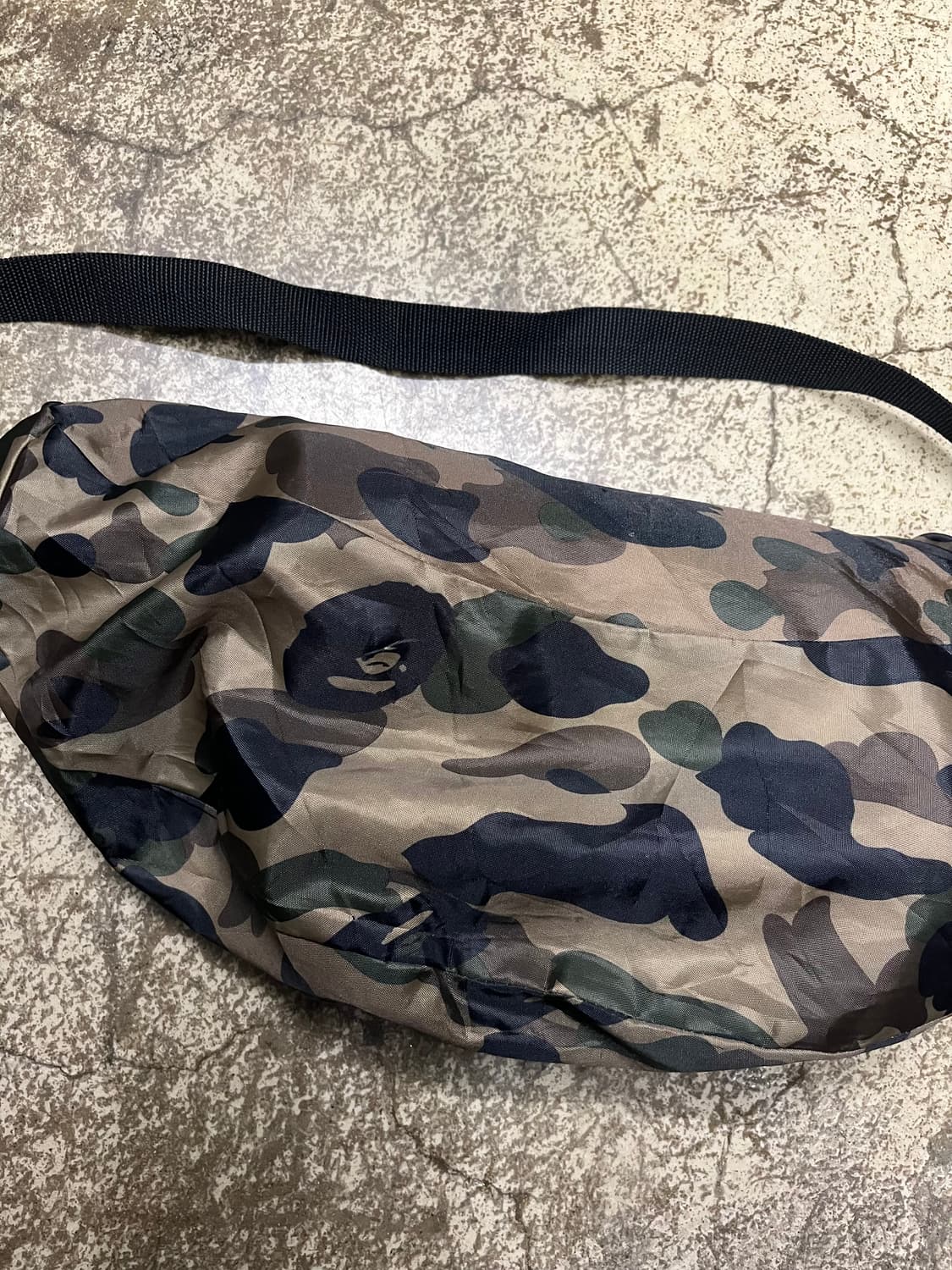 베이프 기프트백 카모 힙색 슬링백 상품이미지2