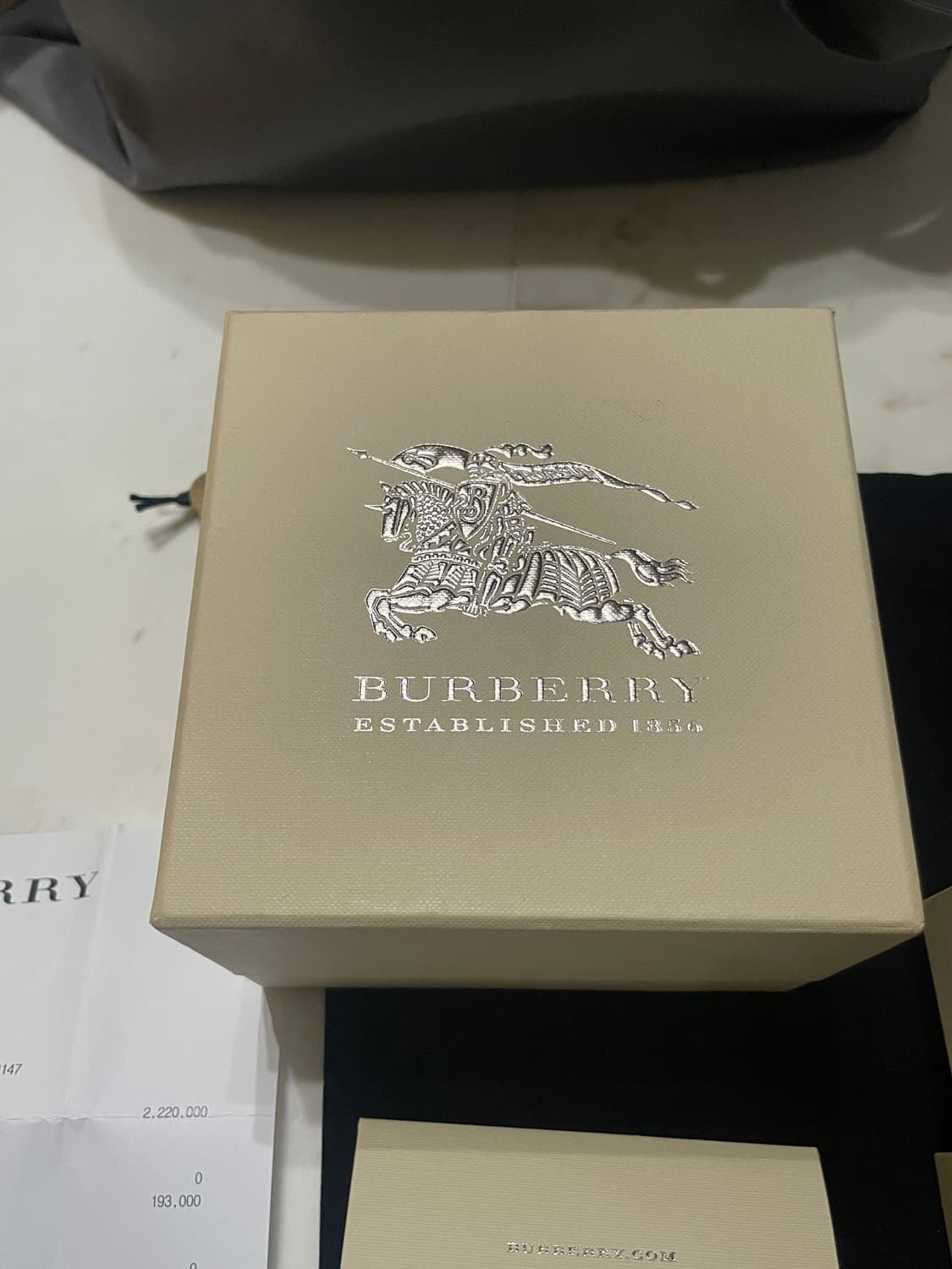 버버리 한정판 베젤 천연 다이아 시계 상품이미지6