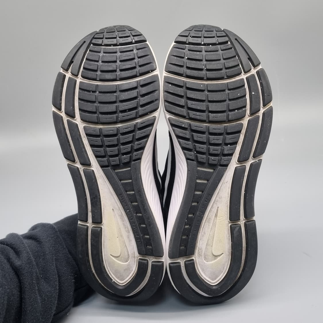 나이키 에어줌 스트럭쳐24 여성운동화235  상품이미지3