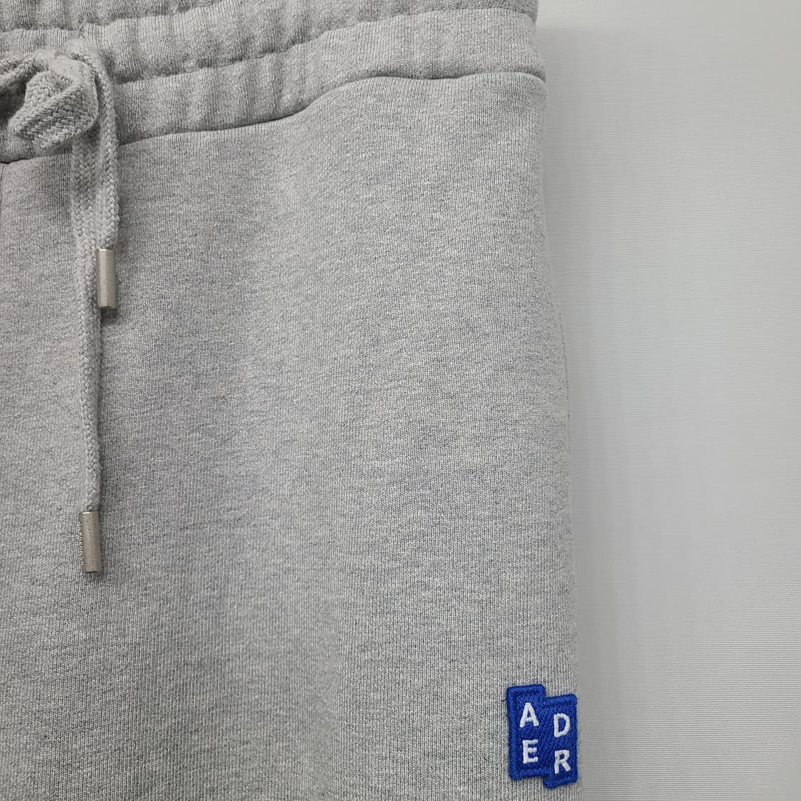 아더에러 시그니피컨트 TRS 태그 셋업 (후드집업/조거팬츠) 그레이 상품이미지7