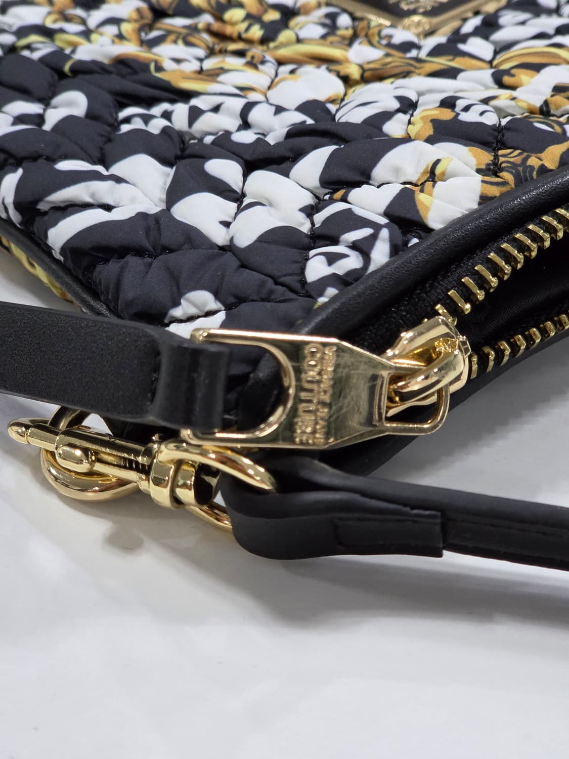 베르사체 진스 꾸뛰르 바로크 퀼팅 크로스백 상품이미지5