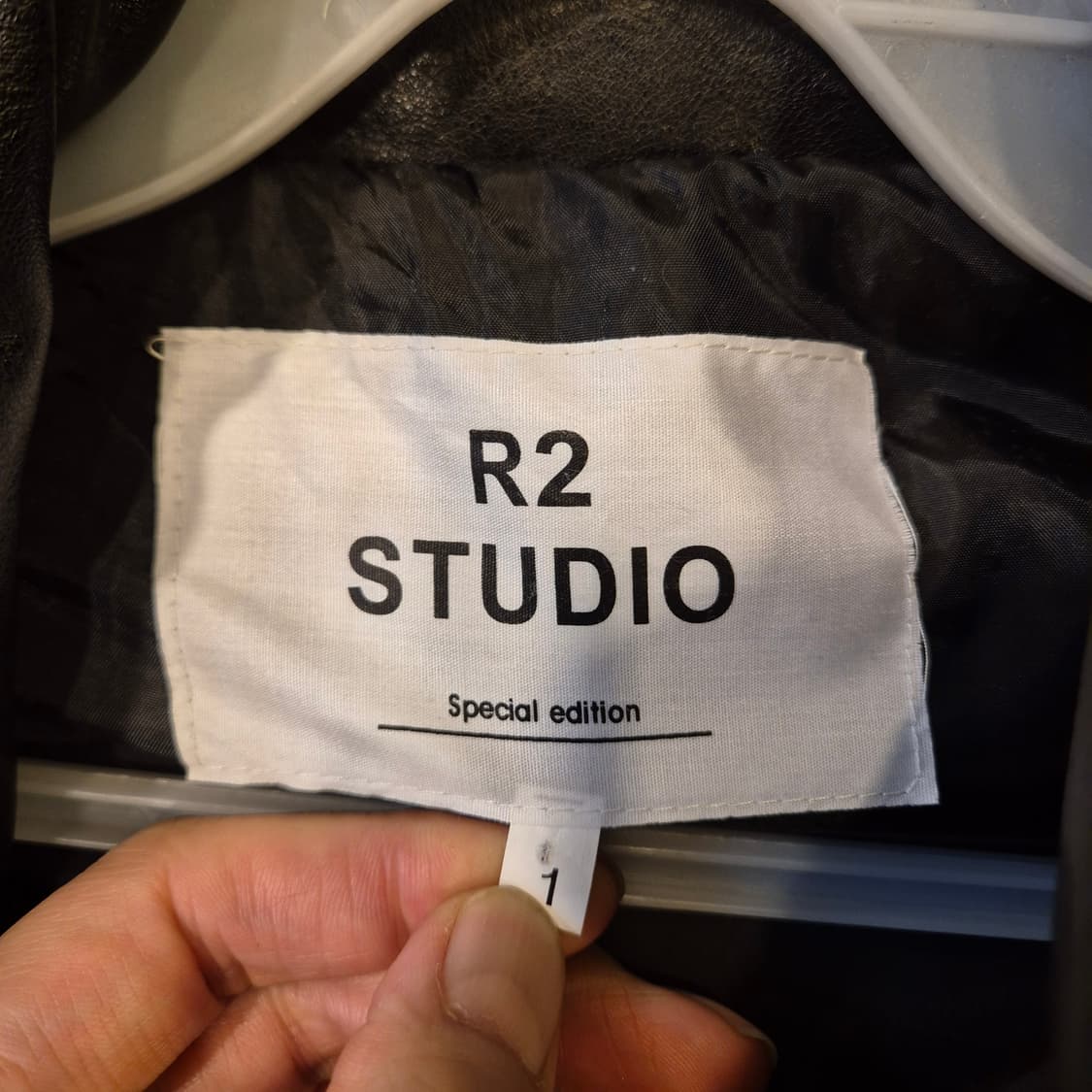 FREE(착샷잇음) 블랙 버핑레더 패딩점퍼  상품이미지5