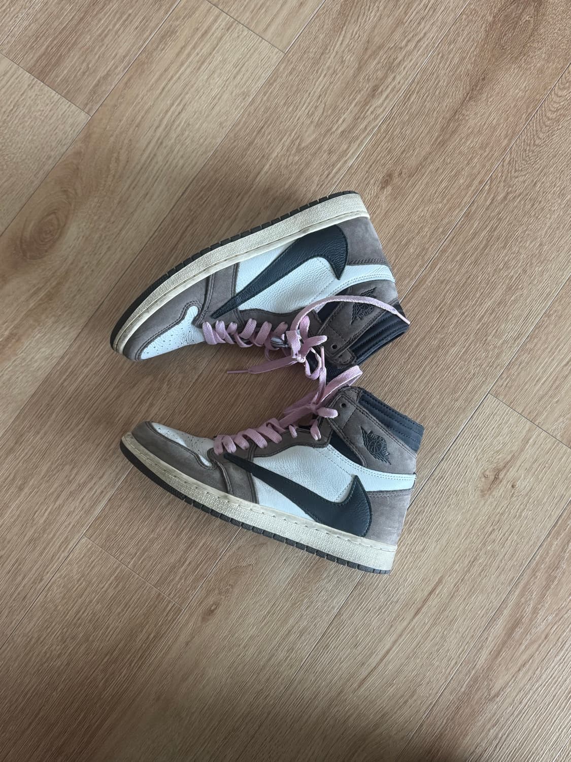 나이키 에어조던1 하이 트래비스스캇 240cm 상품이미지3