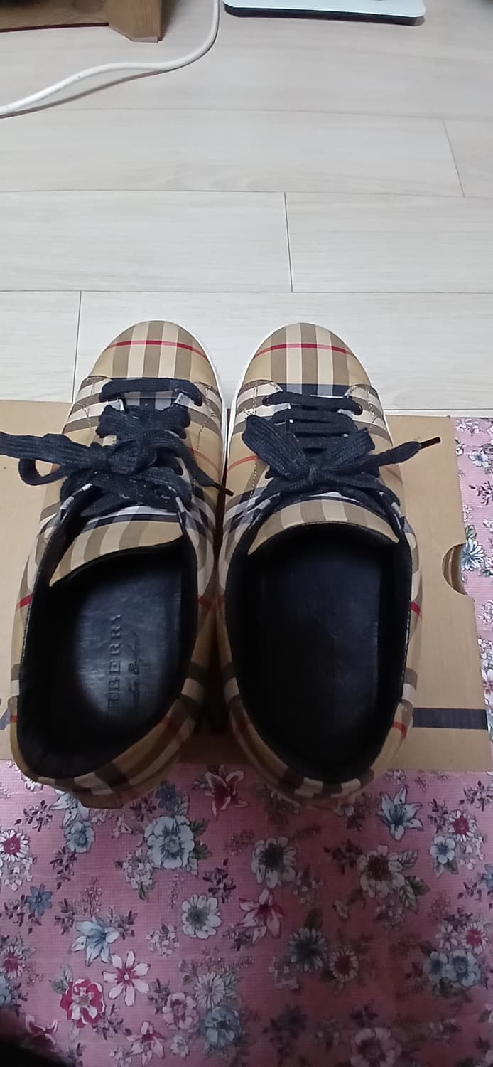 버버리 빈티지 스니커즈(39사이즈) 상품이미지4