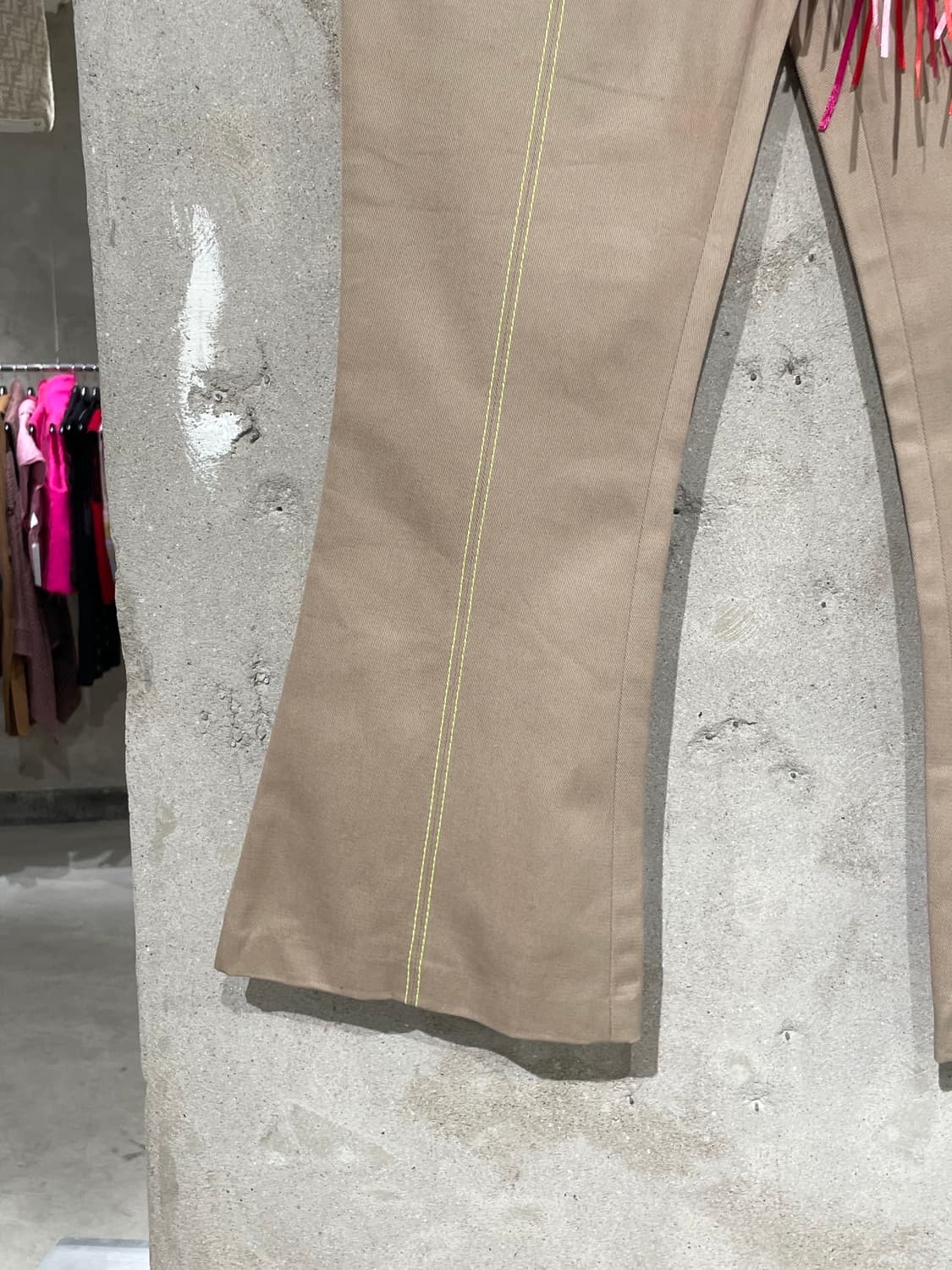 msgm 베이지 네온 스티치 부츠컷 코튼 팬츠 상품이미지4