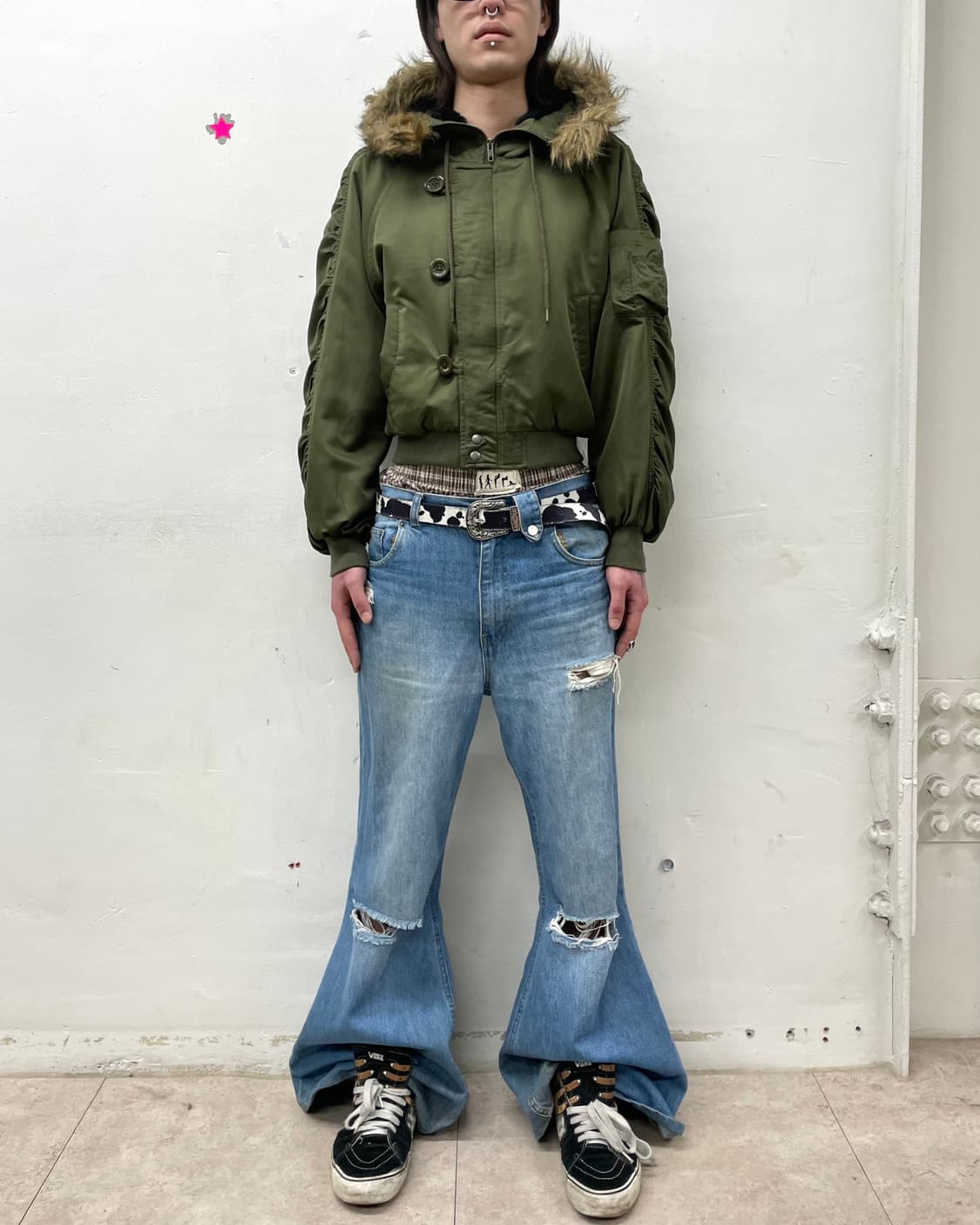 N2B Glossy Khaki Shirring Crop Padding  상품이미지5