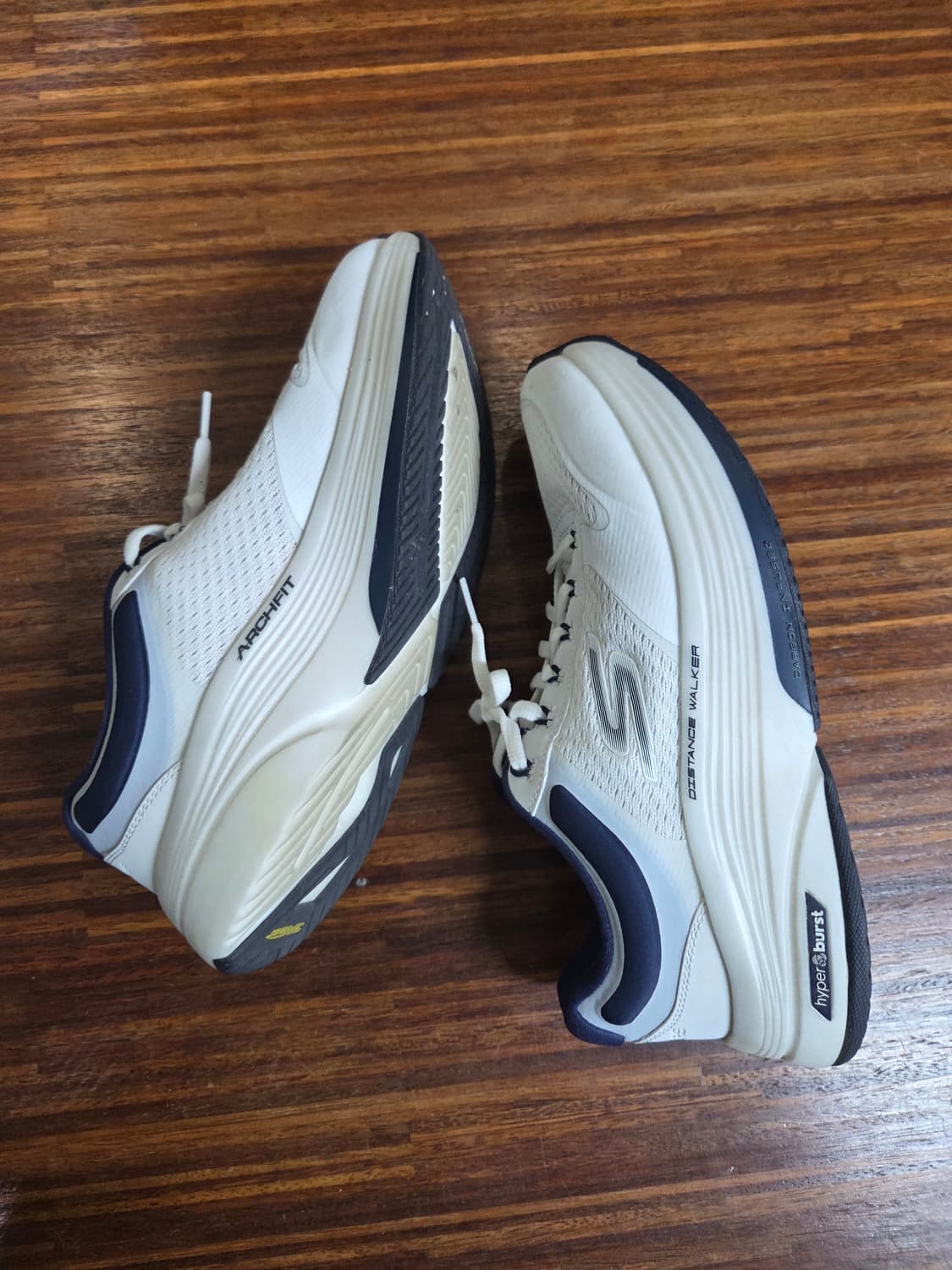 스케쳐스 고워크 디스턴스 러닝화 255 상품이미지1