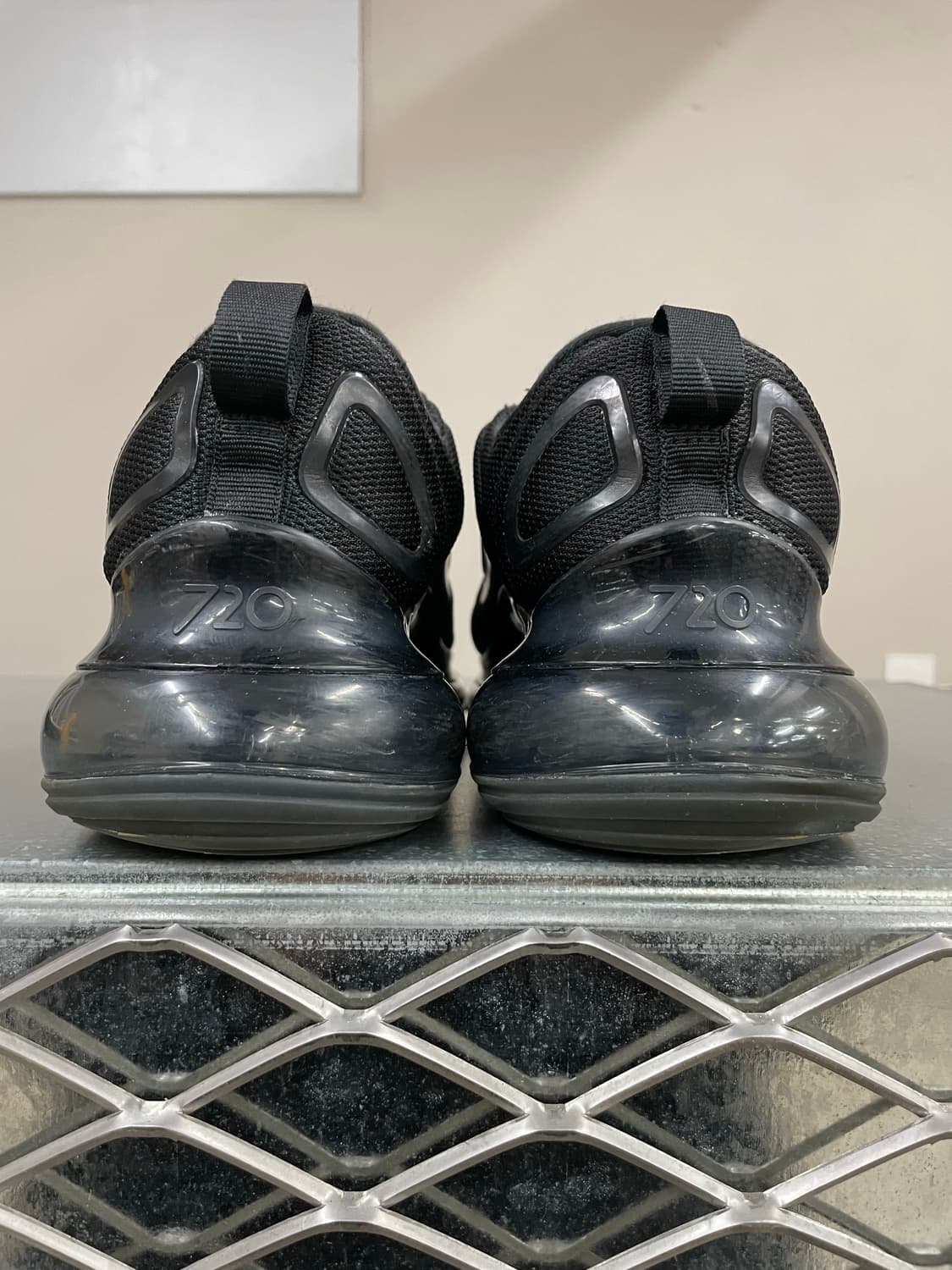 나이키 에어맥스 720 트리플 블랙 265 (gr-4258) 상품이미지3