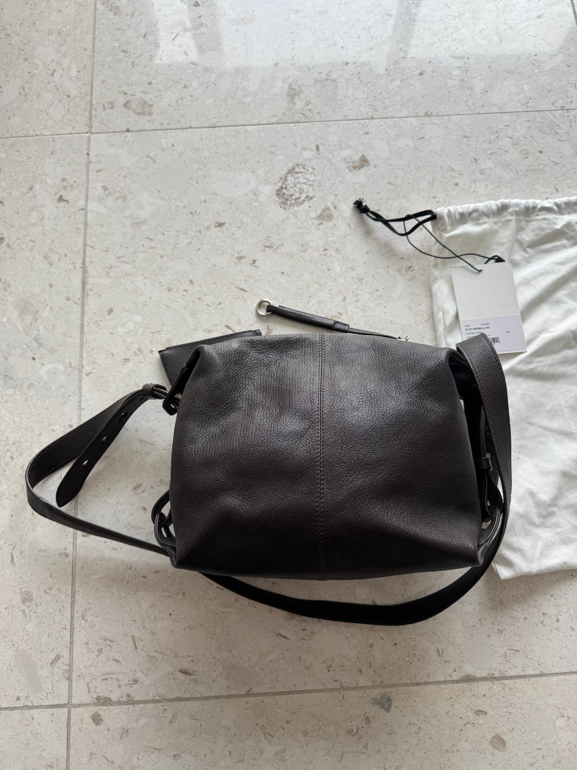 르메르 Lemaire 폴디드 백 다크 브라운 제니 가방 새상품 컨디션은  상품이미지4