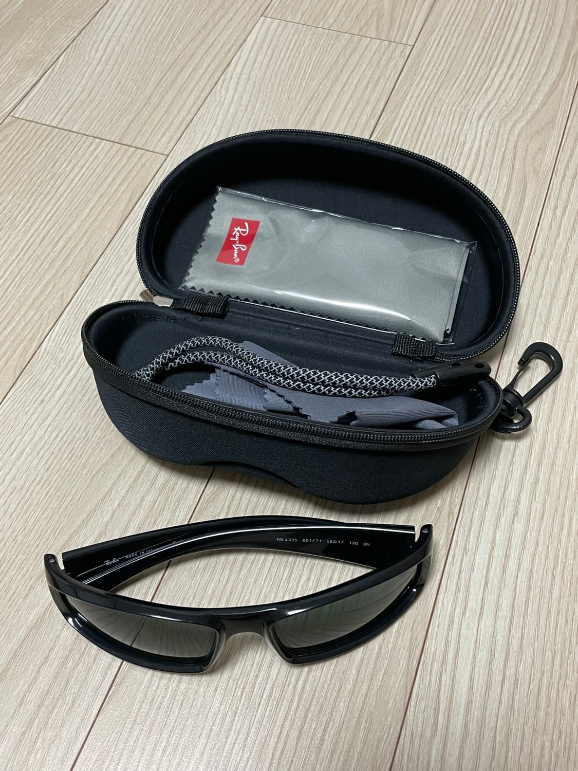 레이벤 RB4335 상품이미지2