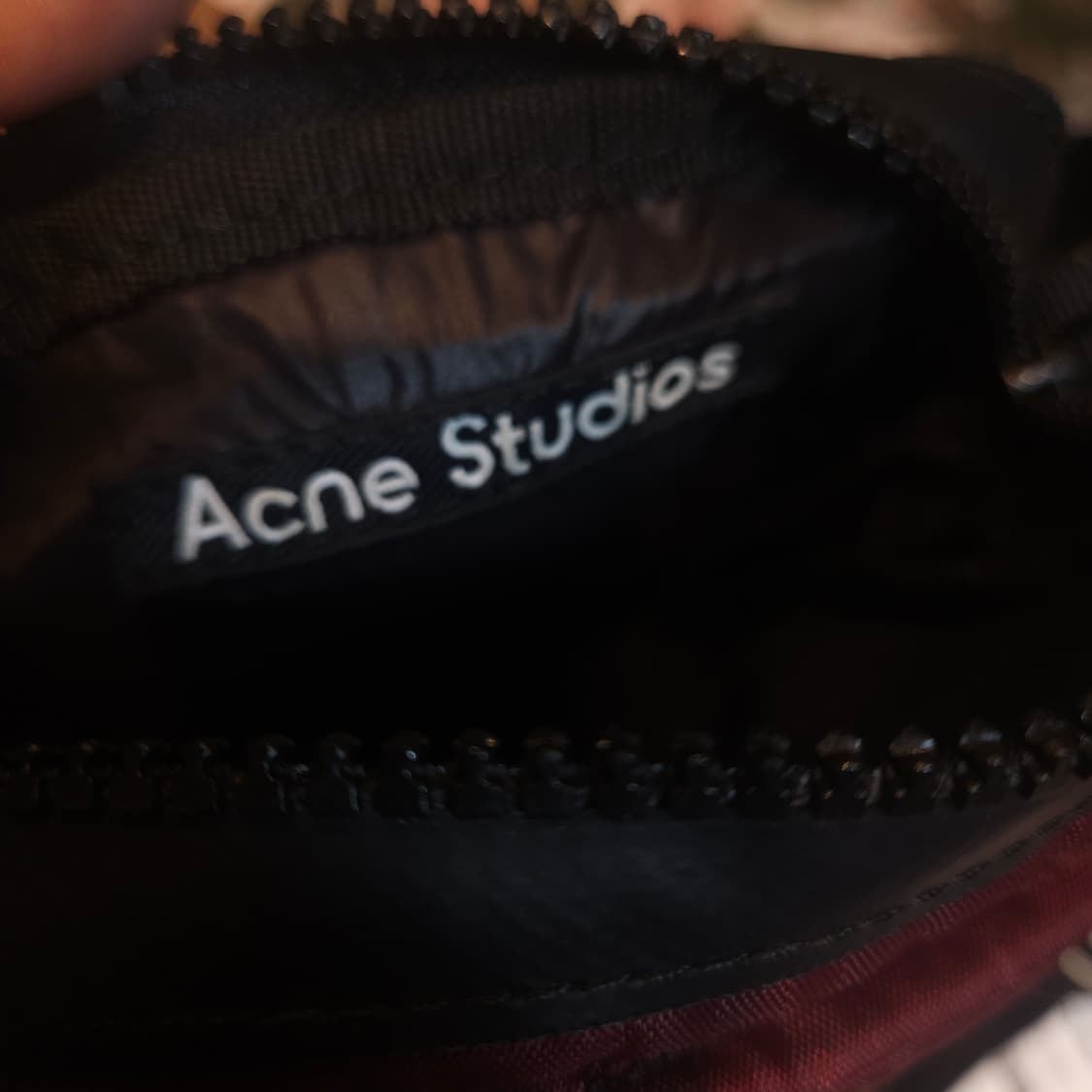 아크네스튜디오 이모지 크로스백 상품이미지4