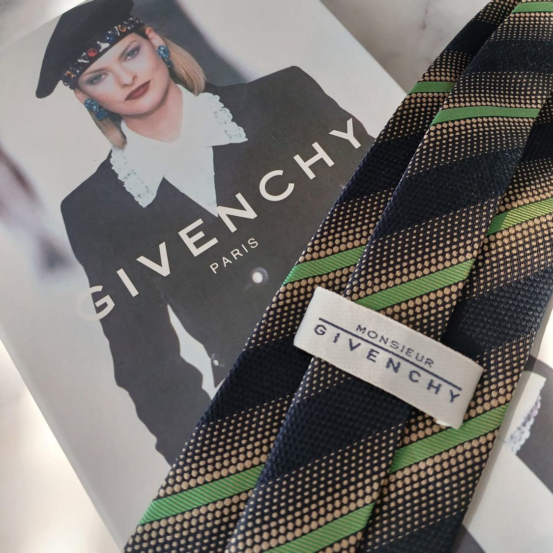 지방시 실크 네이비 스트라이프 넥타이 9.4cm A+등급 A19069
 상품이미지5