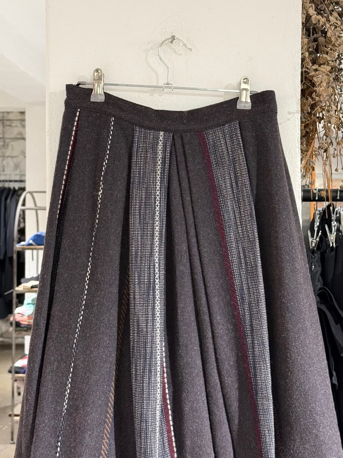 드리스 반 노튼 울 스트라이프 패널 플리츠 미디 스커트 상품이미지5