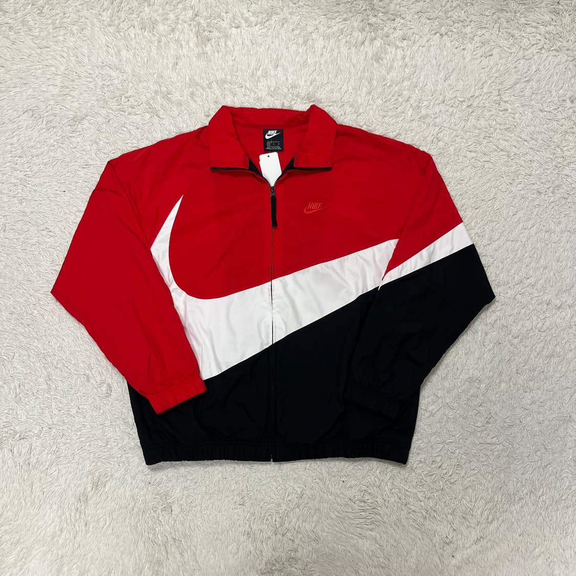 Nike red big swoosh windbreaker 상품이미지4