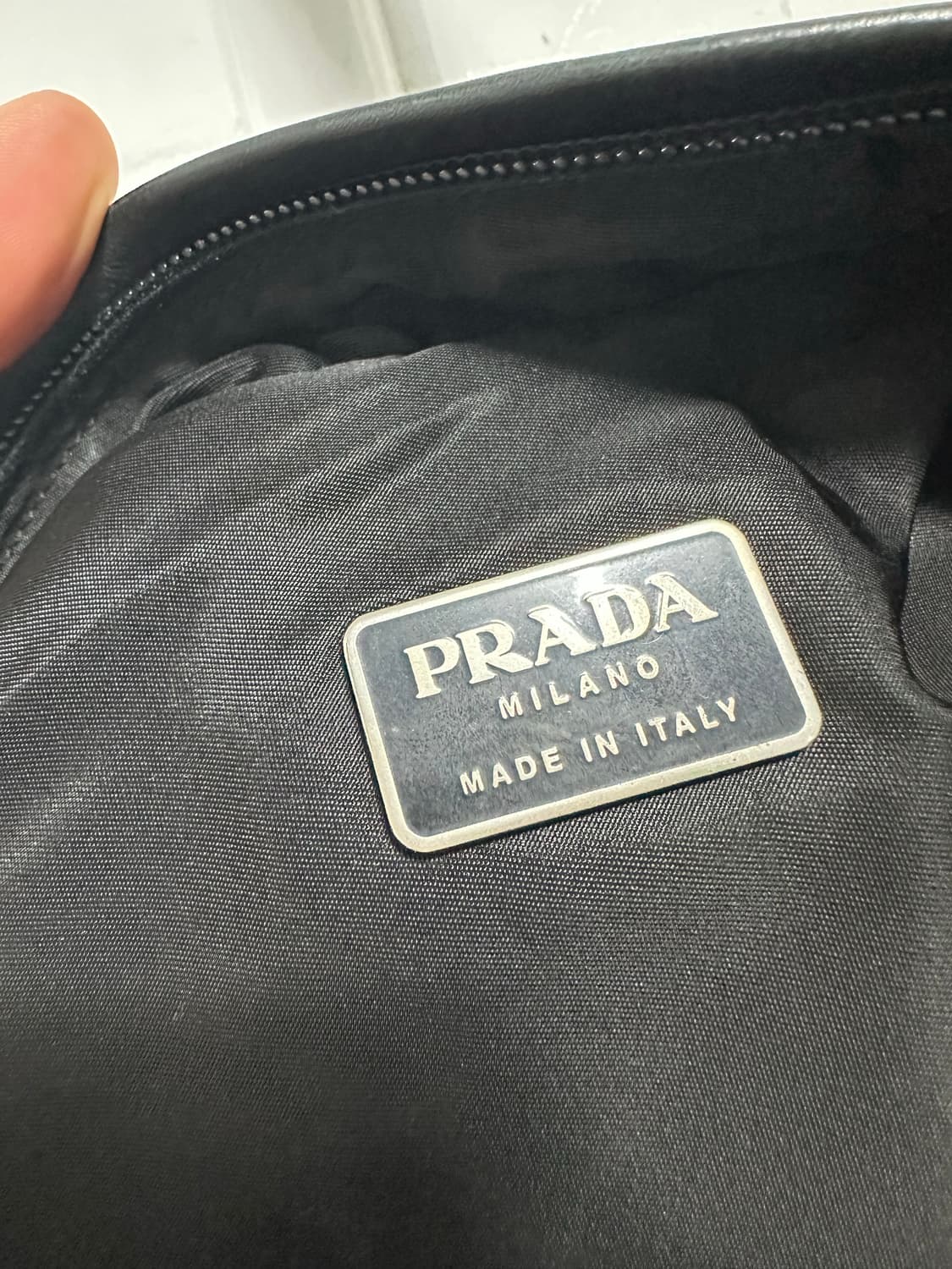 프라다 아카이브 레더 숄더백 상품이미지7