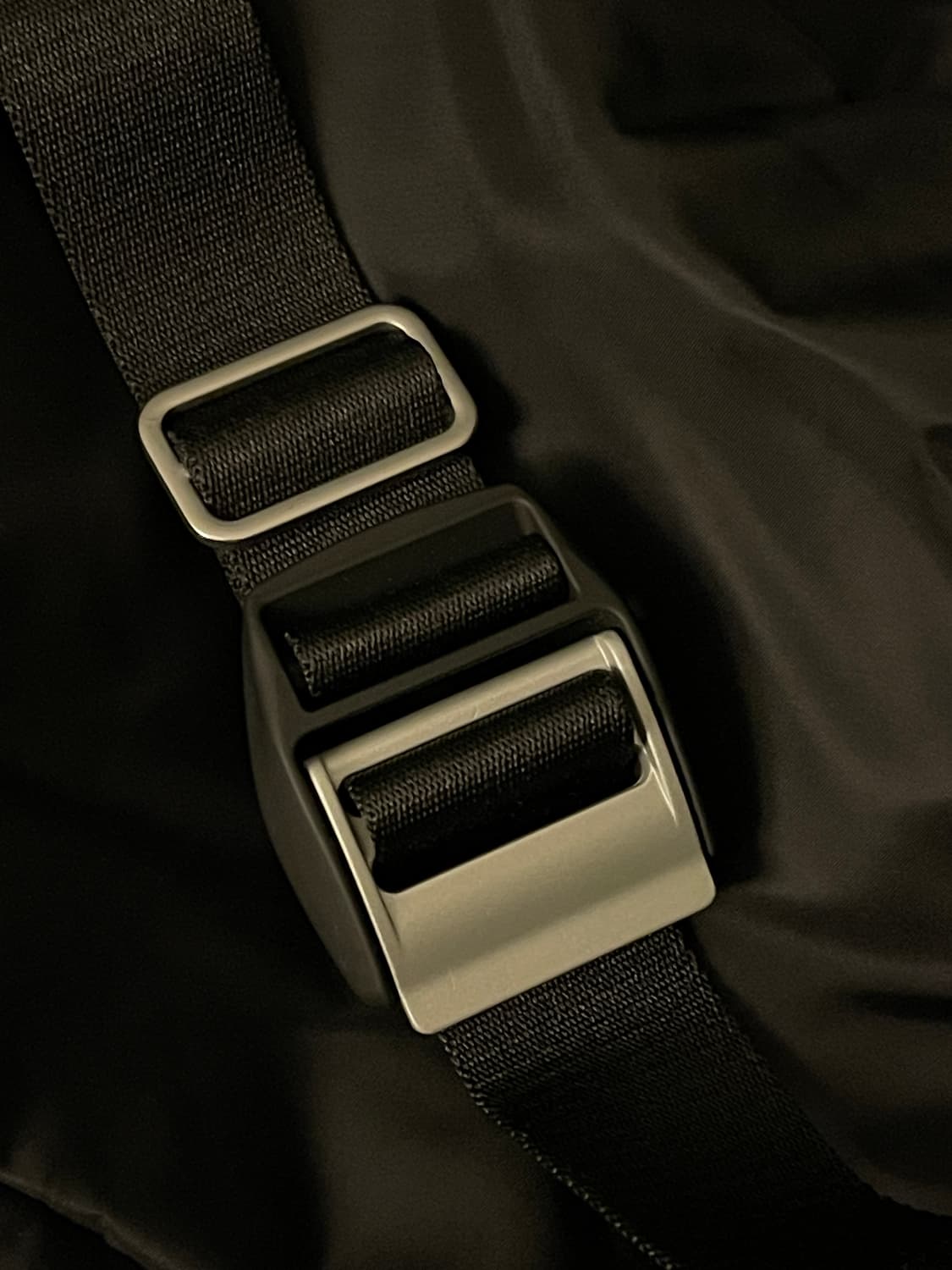 코스 cos x 예보아 콜라보 나일론 메신저 백 상품이미지7