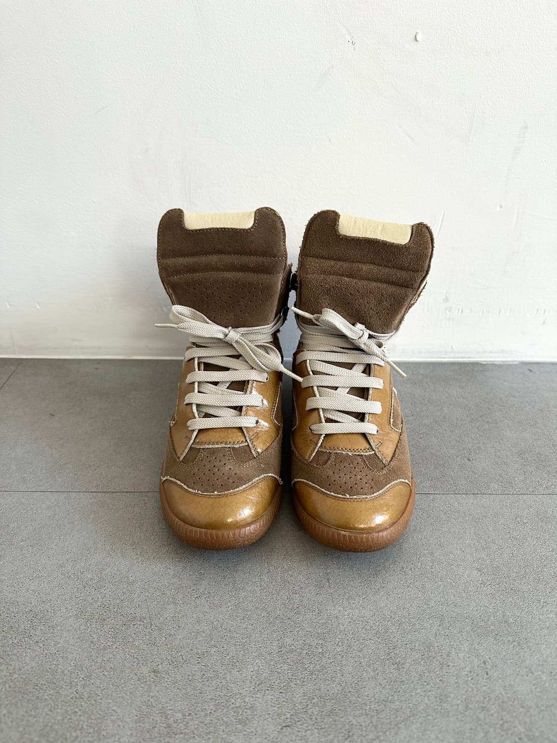 마르지엘라 2000s 오버사이즈 텅 브라운 하이탑 상품이미지2