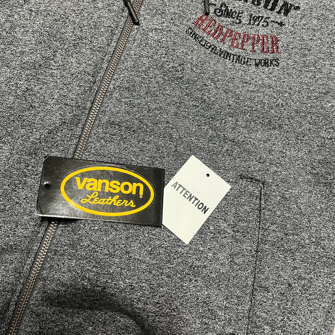 밴슨 레더 그레이 자수 레터링 후드 집업 상품이미지5