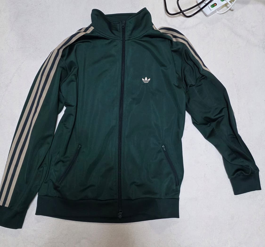 아디다스 베켄바우어 쉐도우 그린 (롱샷 률 착용) 상품이미지4