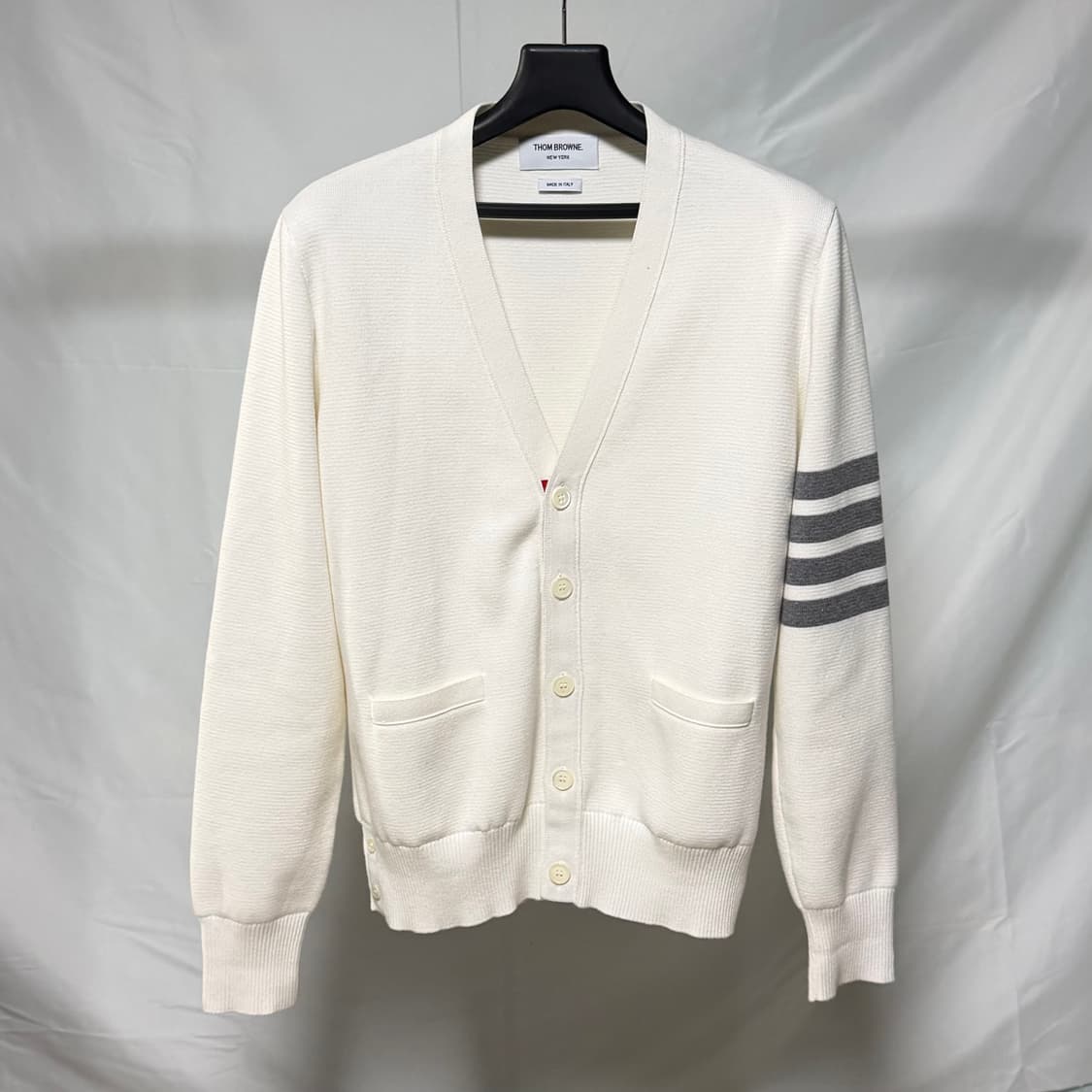 [S+급/1] 톰브라운 사선완장 밀라노스티치 가디건 화이트 상품이미지1
