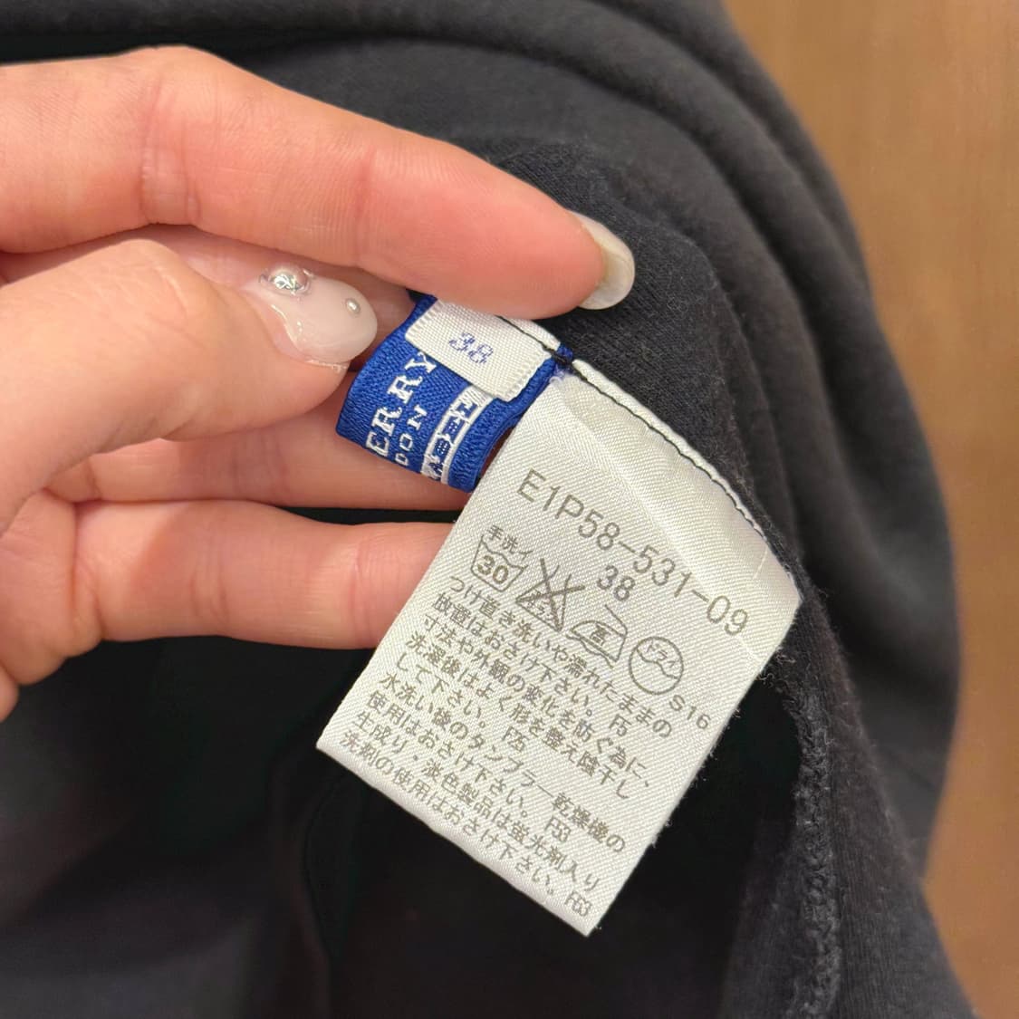 버버리 블루라벨 퍼프 소매 백 리본 디테일 자수 로고 블랙 상품이미지7