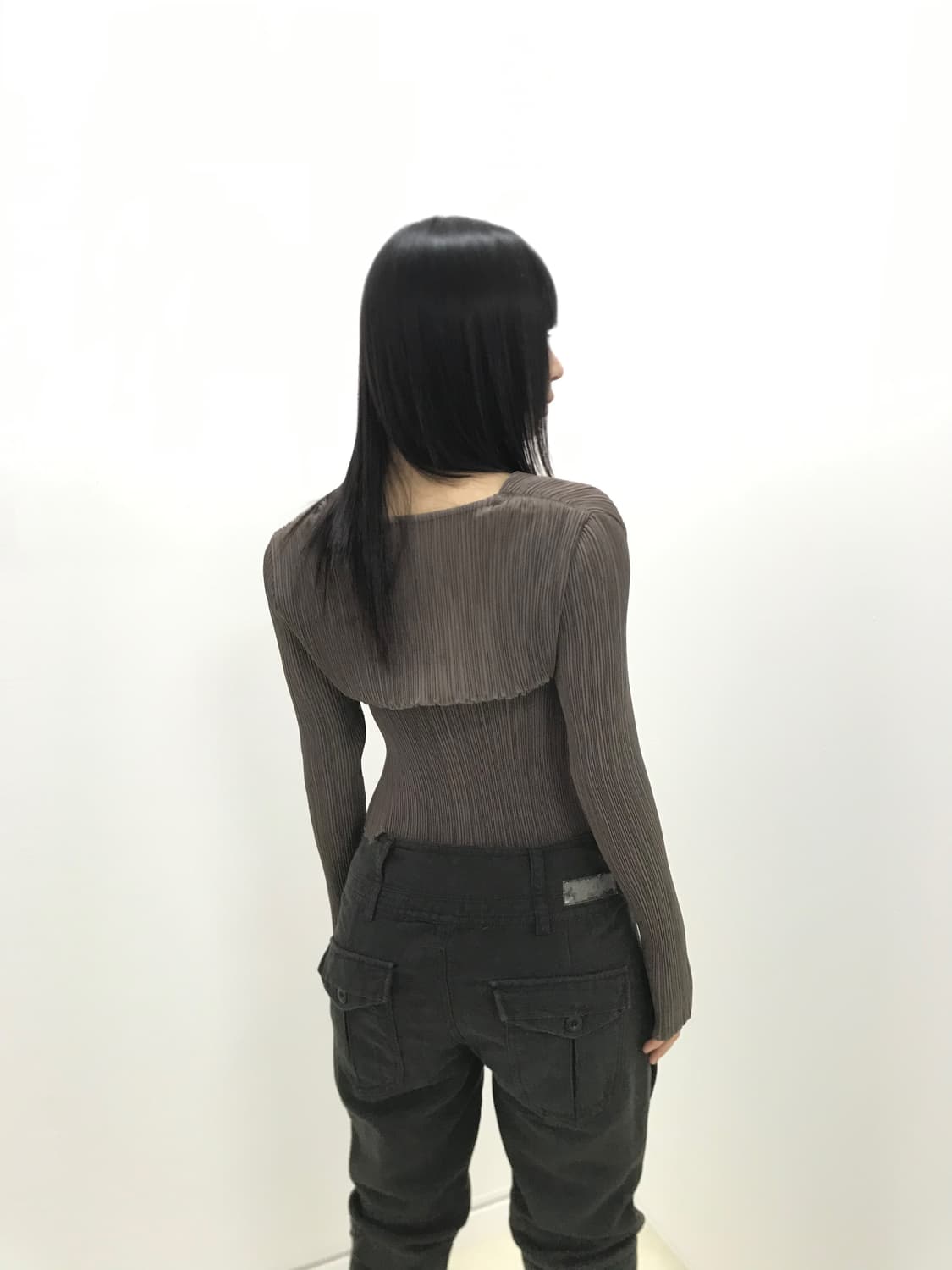 Pleats wave grayish brown sleeve top 상품이미지4