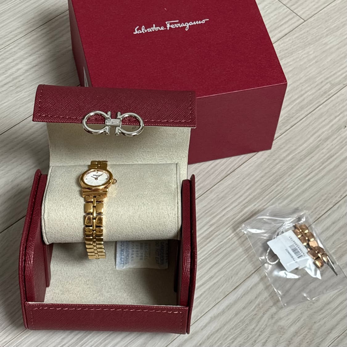 정품) 페라가모 페레가모 로즈골드 메탈 시계 풀박스 상품이미지1
