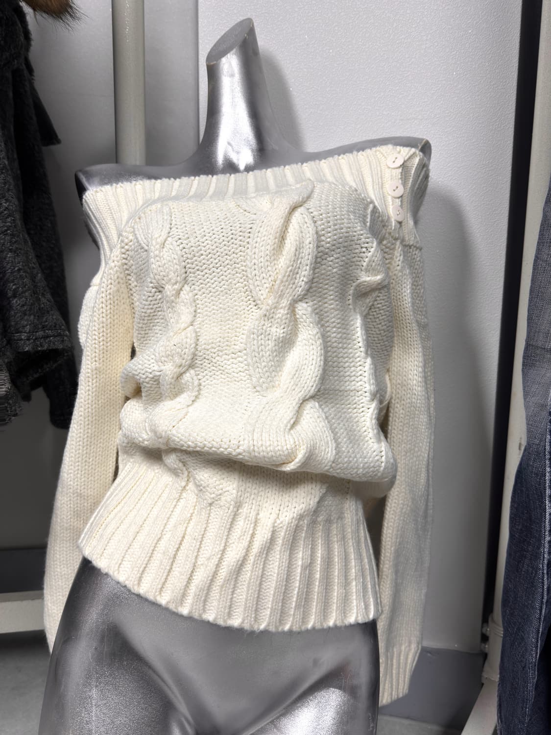 갸루  오프숄더 버튼니트  상품이미지1