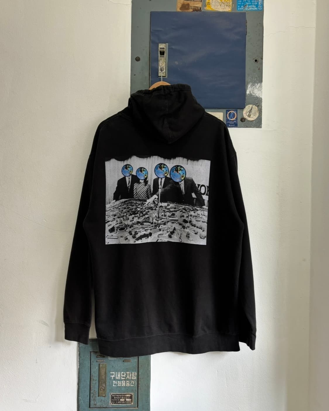 Travis Scott Astroworld Staff Hoodie 상품이미지4