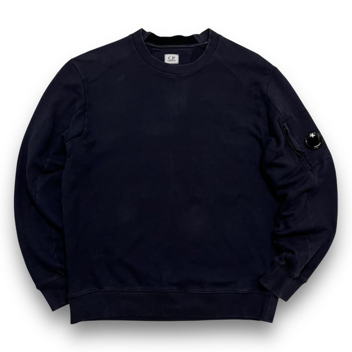 C.P 컴퍼니 렌즈 와펜 아이코닉 네이비 맨투맨 상품이미지2