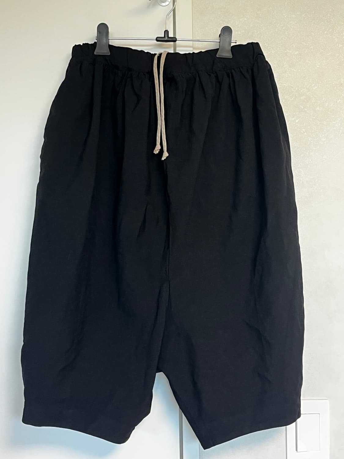 새상품 꼼데가르송 블랙 와이드 쇼츠 상품이미지1