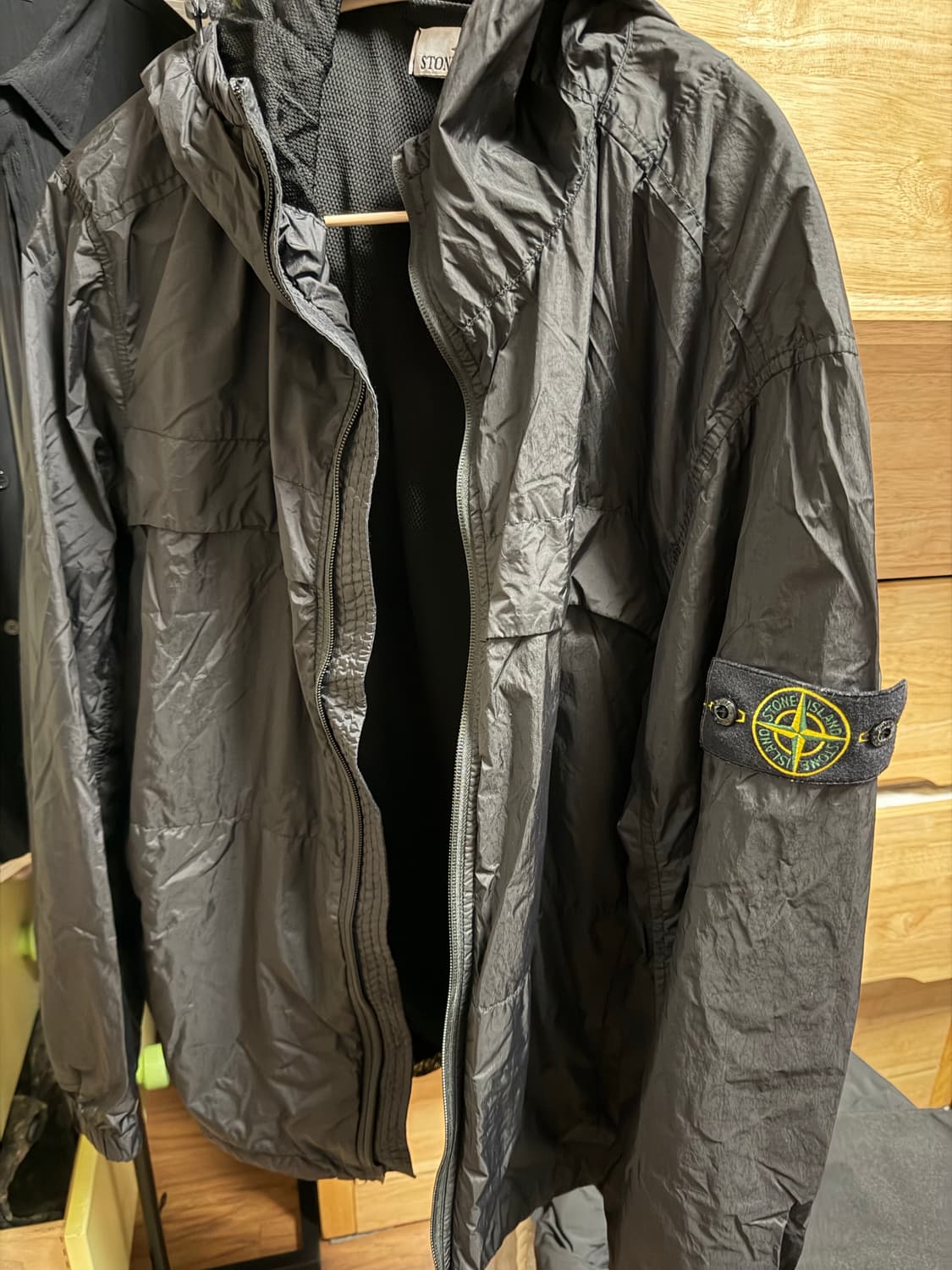 스톤아일랜드 후드 바람막이 상품이미지2