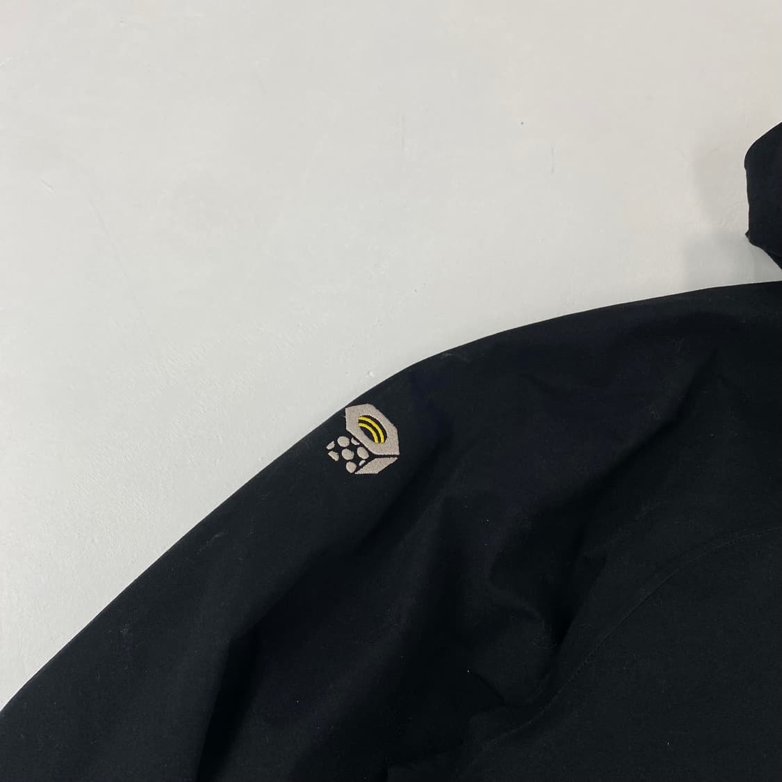 마운틴하드웨어 자수 로고 블랙 고어텍스 바람막이 (100) 상품이미지5