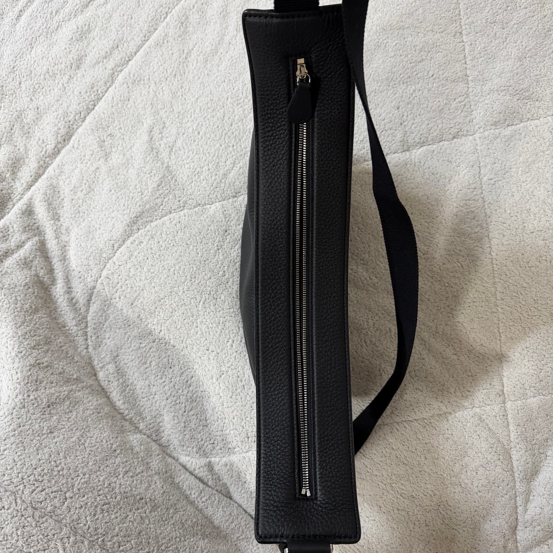 [OS] 더로우 슬라우치 바나나백 레더 라지 상품이미지2