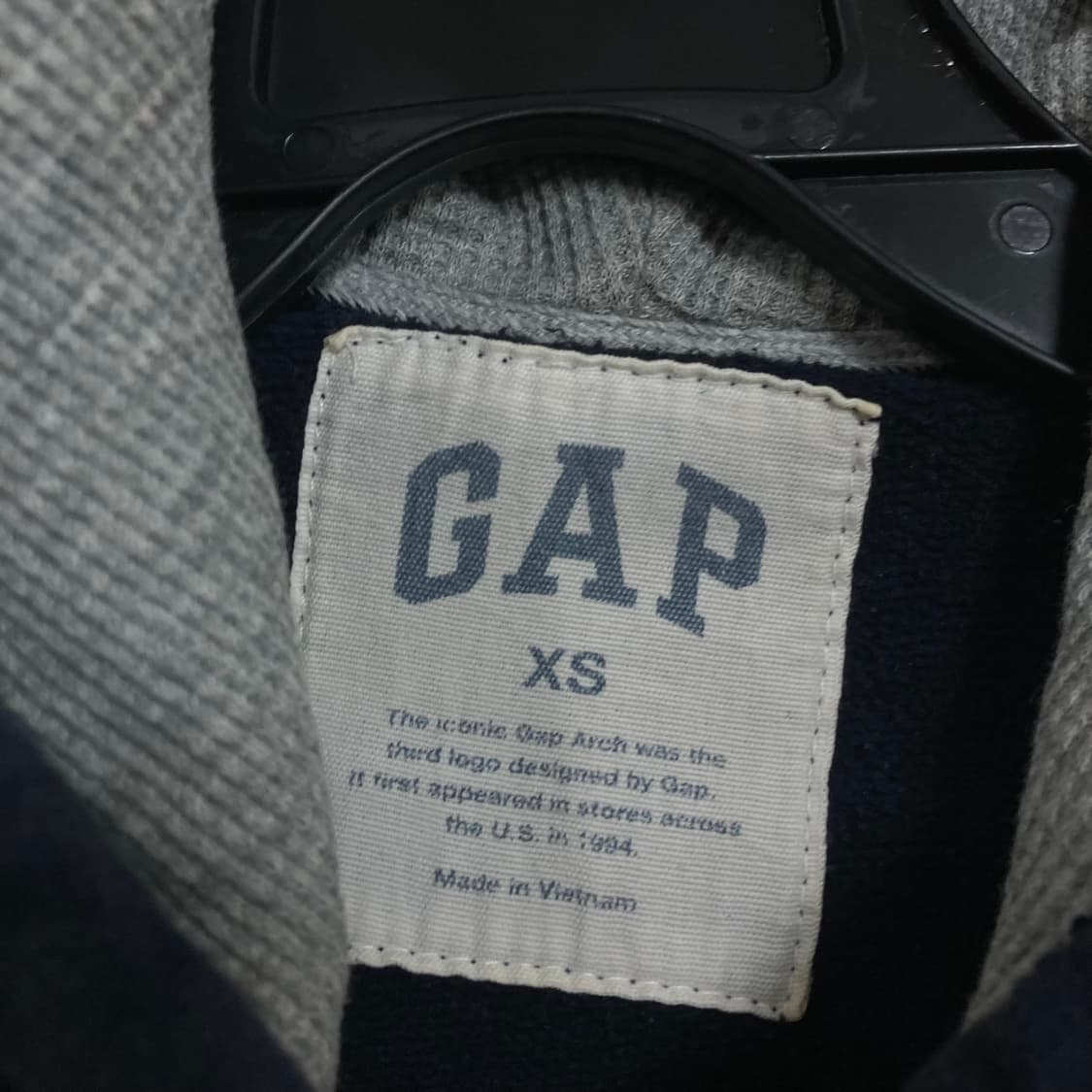 GAP 뉴욕 스펠아웃 빅로고 네이비 후드티 상품이미지3