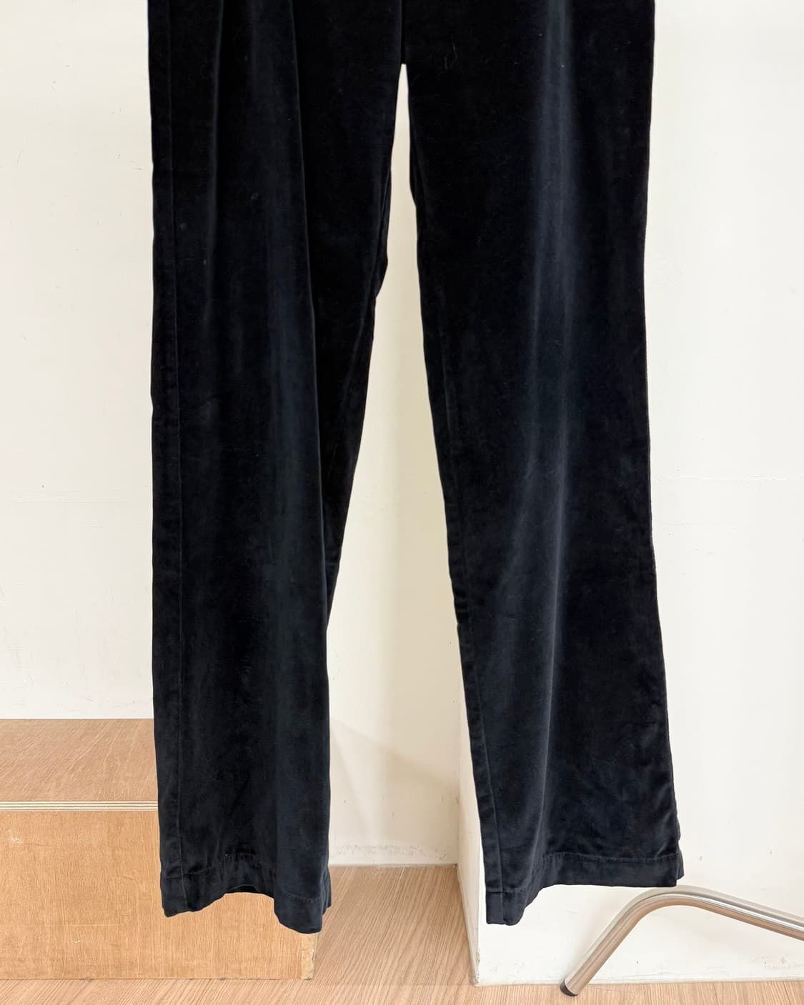 베르사체 진스 시그니처 벨벳 팬츠  상품이미지3