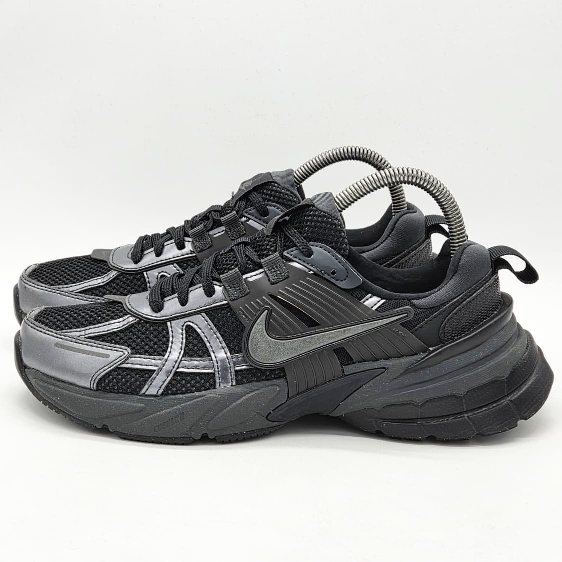  나이키 V2K 런 블랙 앤트러사이트 (255) 상품이미지1