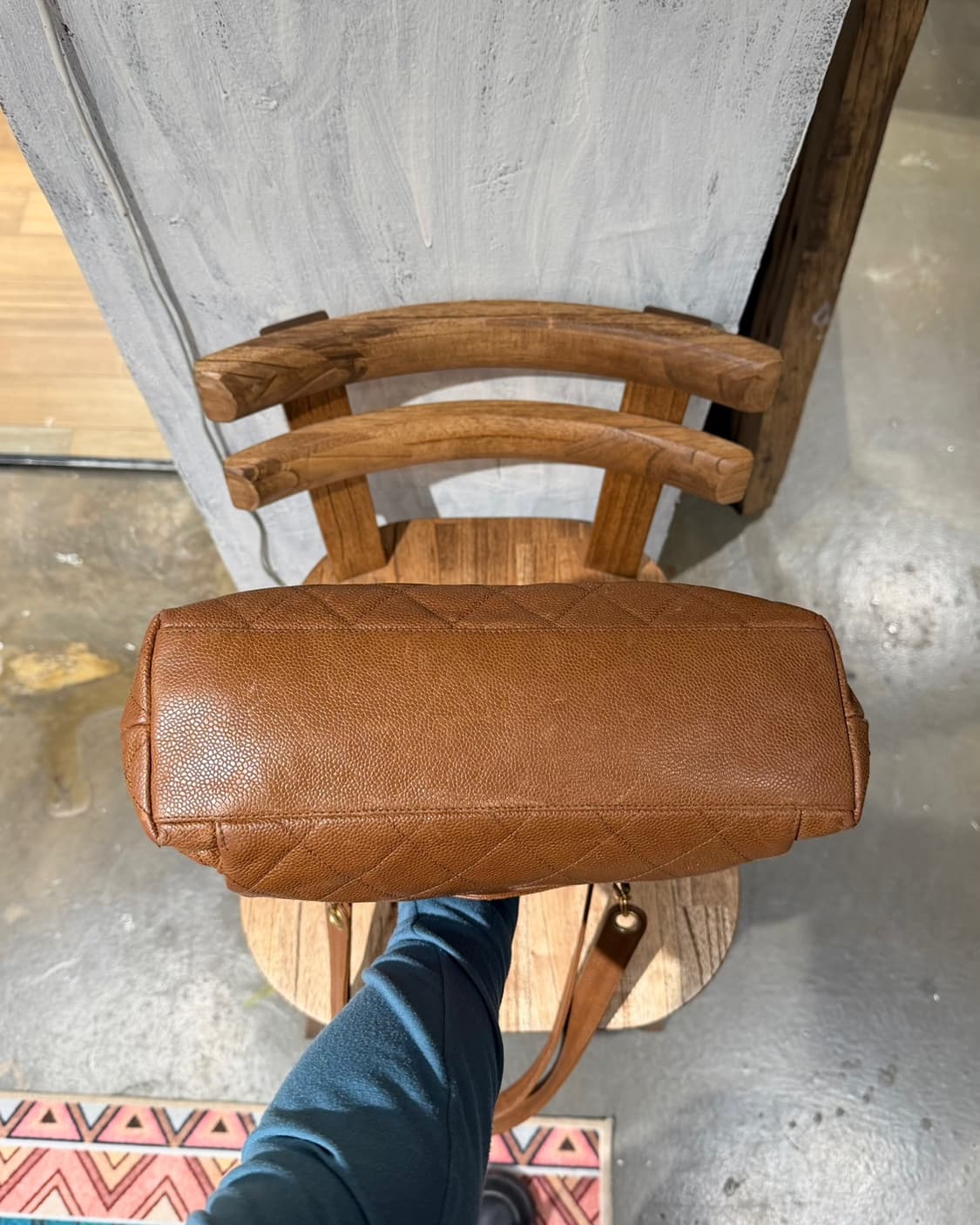 샤넬 브라운 클래식 cc 퀼팅 캐비어 숄더백 상품이미지6