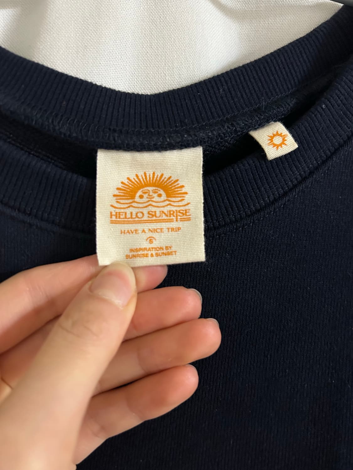 헬로선라이즈 네이비 맨투맨 상품이미지4